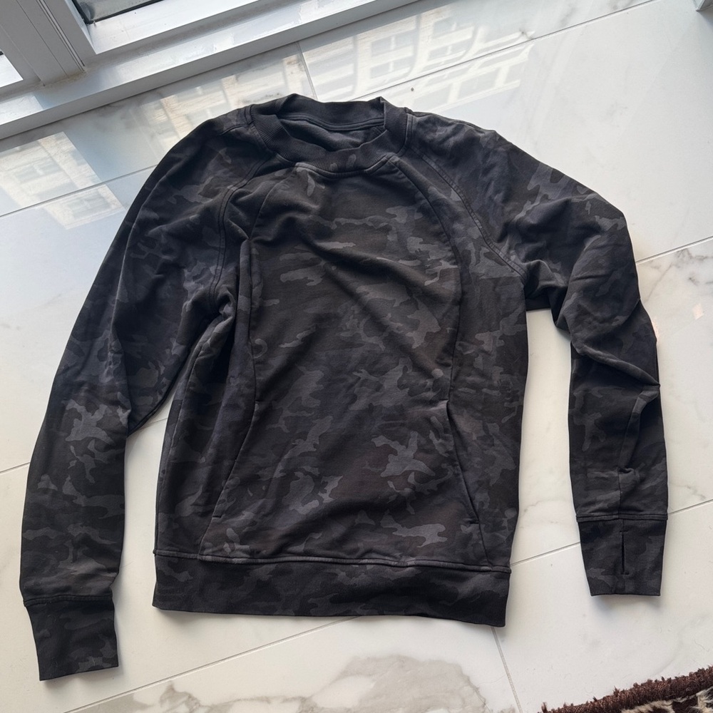 lululemon athletica Women's Black Camouflage Crewneck Sweater
